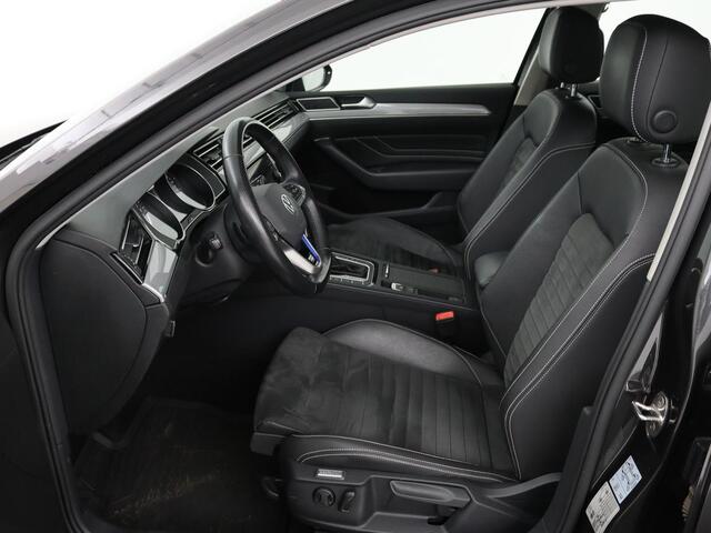 Volkswagen PASSAT 1.4 TSI GTE | Stoel & stuurverwarming | Camera | Carplay | Trekhaak | Adaptive cruise | Standkachel | Navigatie | Full LED