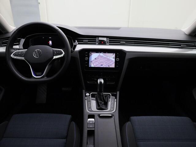 Volkswagen PASSAT Variant 1.4TSI PHEV 115kW/156PK GTE Business DSG · Navigatie · Massage functie · Camera + Parkeersensoren
