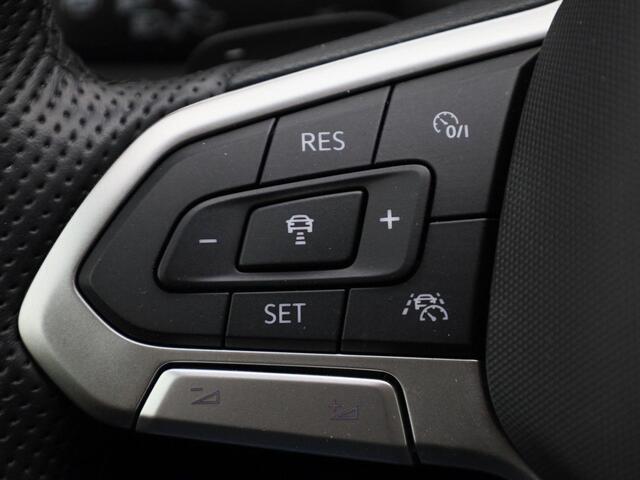 Volkswagen PASSAT Variant 1.4TSI PHEV 115kW/156PK GTE Business DSG · Navigatie · Massage functie · Camera + Parkeersensoren