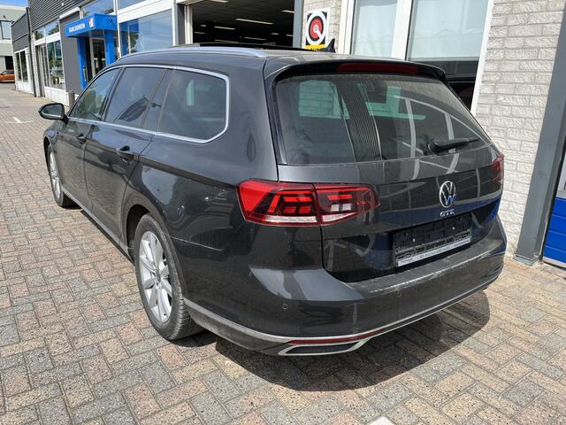 Volkswagen PASSAT Variant 1.4 TSI PHEV GTE / AUTOMAAT/ PANO/ ADAPT. CRUISE/ APP-CONNECT/ NAVI/ DIGITAL DASH/ DAB/ ERGOCOMFORT/ PARK. SENSOREN + CAMERA/ CLIMA/ 17" LMV