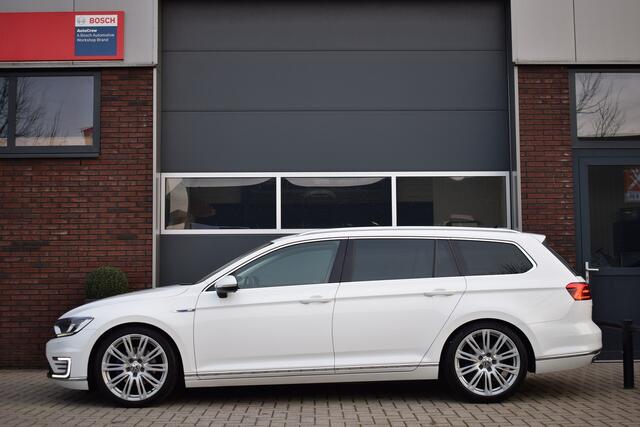 Volkswagen PASSAT Variant GTE 1.4 TSI DSG Navi - PDC - Trekhaak - 19"