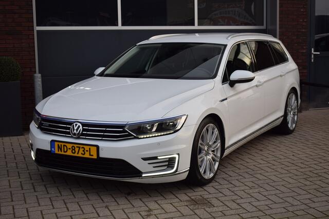 Volkswagen PASSAT Variant GTE 1.4 TSI DSG Navi - PDC - Trekhaak - 19"