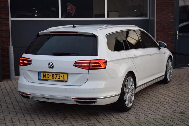 Volkswagen PASSAT Variant GTE 1.4 TSI DSG Navi - PDC - Trekhaak - 19"