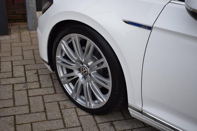 Volkswagen PASSAT Variant GTE 1.4 TSI DSG Navi - PDC - Trekhaak - 19"