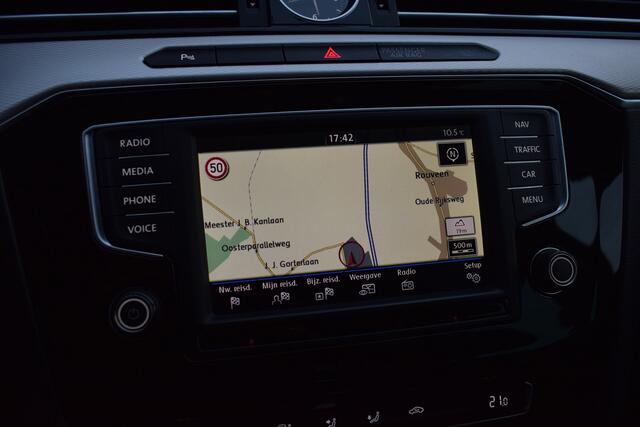 Volkswagen PASSAT Variant GTE 1.4 TSI DSG Navi - PDC - Trekhaak - 19"