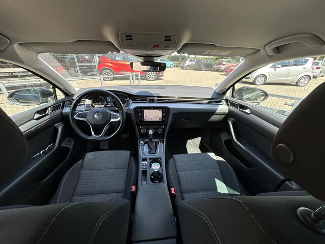 Volkswagen PASSAT Variant 1.5 TSI Elegance Business R Automaat/Trekhaak/Clima/Stoelverwarming/150PK Keyless entry