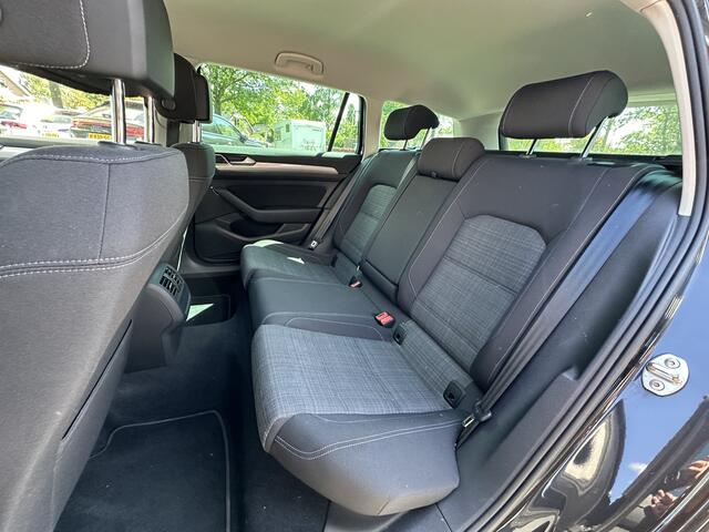 Volkswagen PASSAT Variant 1.5 TSI Elegance Business R Automaat/Trekhaak/Clima/Stoelverwarming/150PK Keyless entry