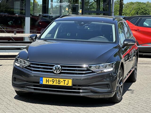 Volkswagen PASSAT Variant 1.5 TSI Elegance Business R Automaat/Trekhaak/Clima/Stoelverwarming/150PK Keyless entry