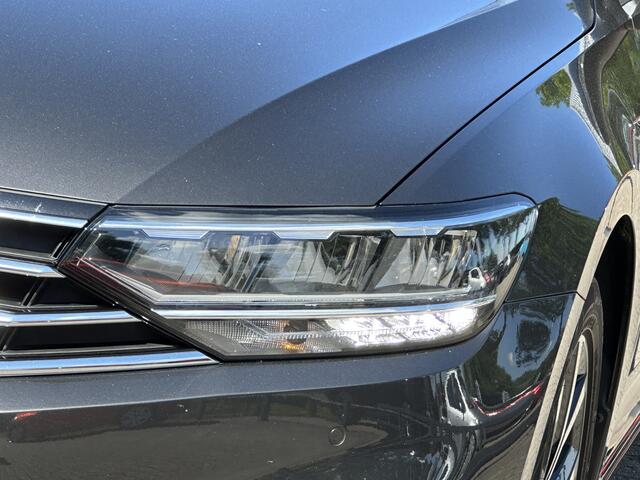 Volkswagen PASSAT Variant 1.5 TSI Elegance Business R Automaat/Trekhaak/Clima/Stoelverwarming/150PK Keyless entry