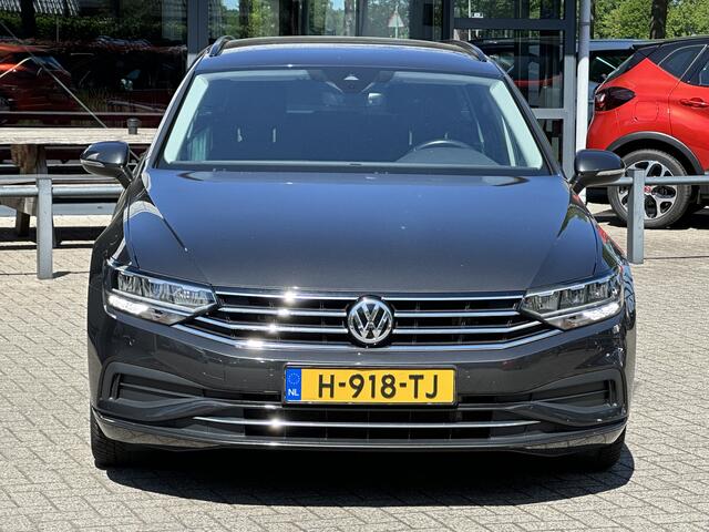 Volkswagen PASSAT Variant 1.5 TSI Elegance Business R Automaat/Trekhaak/Clima/Stoelverwarming/150PK Keyless entry