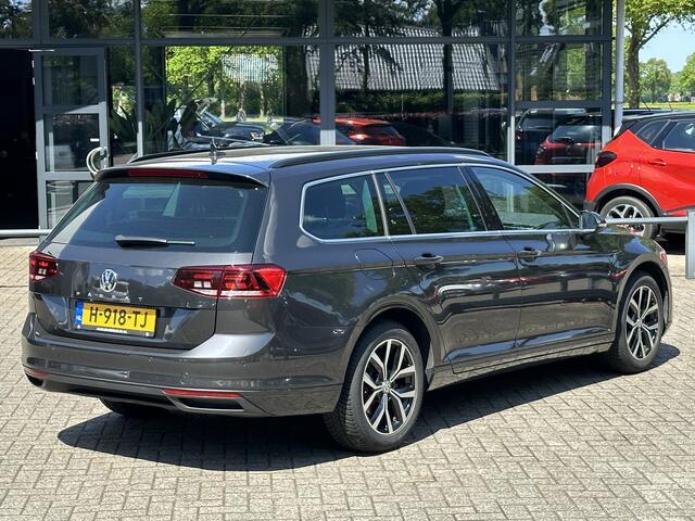 Volkswagen PASSAT Variant 1.5 TSI Elegance Business R Automaat/Trekhaak/Clima/Stoelverwarming/150PK Keyless entry