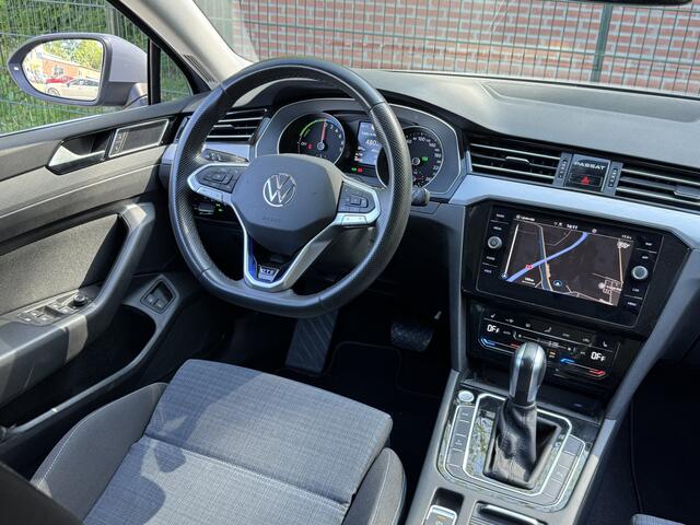 Volkswagen PASSAT Variant GTE [PHEV] BUSINESS CAMERA/ACC/MASSAGE