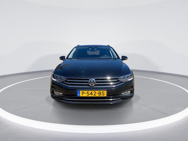 Volkswagen PASSAT Variant 1.5 TSI 150PK DSG automaat Comfort Business | Trekhaak | Apple Carplay | Android auto | Climatronic |