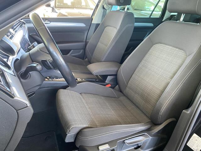 Volkswagen PASSAT Variant 1.5 TSI 150PK DSG automaat Comfort Business | Trekhaak | Apple Carplay | Android auto | Climatronic |