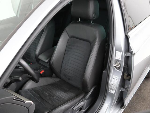 Volkswagen PASSAT 1.4 TSI R Line | 1e eigenaar | Trekhaak | Stoelverwarming | Carplay | Leder/Alcantara | Navigatie | Full LED | Adaptive cruise | Parkeerhulp | Climate control