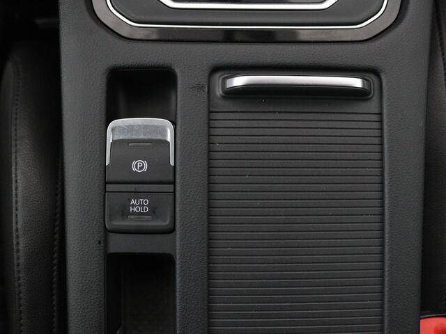 Volkswagen PASSAT 1.4 TSI R Line | 1e eigenaar | Trekhaak | Stoelverwarming | Carplay | Leder/Alcantara | Navigatie | Full LED | Adaptive cruise | Parkeerhulp | Climate control