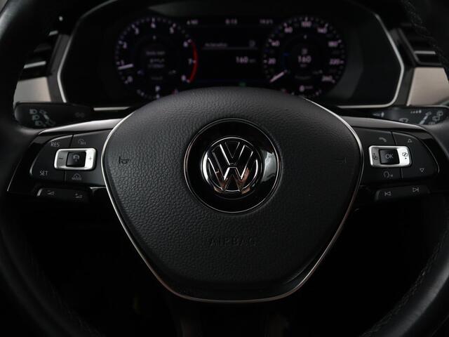 Volkswagen PASSAT 1.4 TSI R Line | 1e eigenaar | Trekhaak | Stoelverwarming | Carplay | Leder/Alcantara | Navigatie | Full LED | Adaptive cruise | Parkeerhulp | Climate control