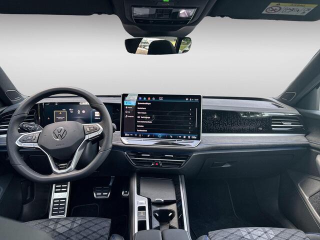 Volkswagen PASSAT Variant 1.5 eTSI DSG R-Line Edition