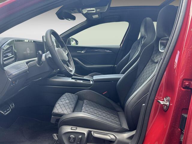 Volkswagen PASSAT Variant 1.5 eTSI DSG R-Line Edition