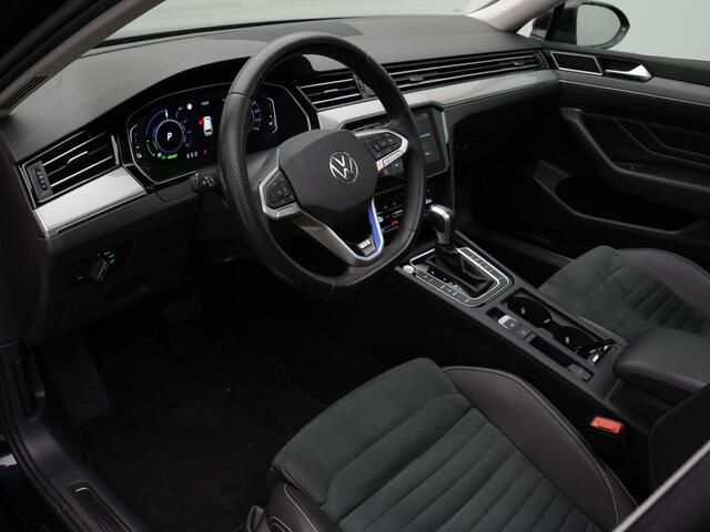 Volkswagen PASSAT Variant 1.4 TSI 218 pk DSG PHEV GTE Business | Panoramadak | Navigatie Discover Pro | Rondomzicht camera | Leder/alcantara | IQ Light