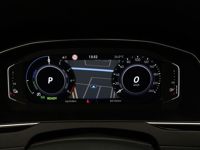 Volkswagen PASSAT Variant 1.4 TSI 218 pk DSG PHEV GTE Business | Panoramadak | Navigatie Discover Pro | Rondomzicht camera | Leder/alcantara | IQ Light