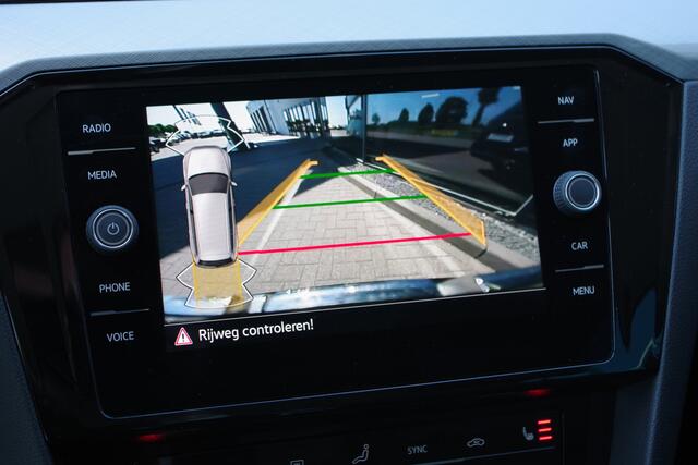 Volkswagen PASSAT Variant 1.4 TSI PHEV GTE 218 PK Business, Leder-Acantara, Trekhaak, Winterpakket, Adap. Cruise Control