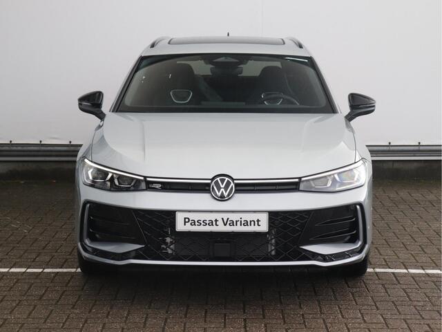 Volkswagen PASSAT Variant R-Line-Edition 1.5 eHybrid 204pk | Panoramadak | Trekhaak | Black Style | Matrix LED | Navigatie | Camera |