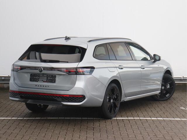Volkswagen PASSAT Variant R-Line-Edition 1.5 eHybrid 204pk | Panoramadak | Trekhaak | Black Style | Matrix LED | Navigatie | Camera |