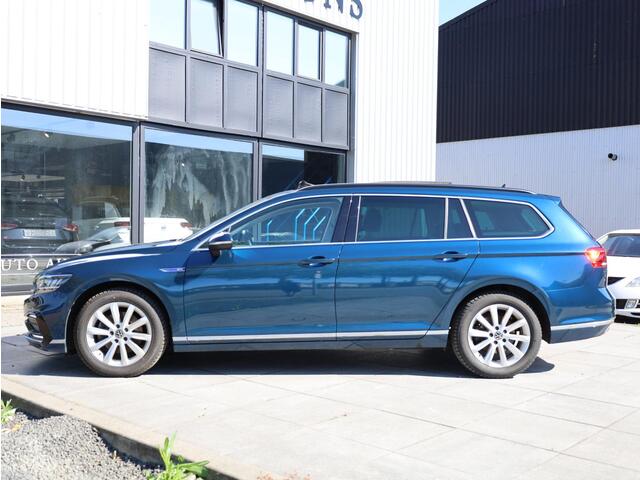 Volkswagen PASSAT Variant GTE 1.4 TSI PHEV Panodak | Camera | Elektriche kofferklep | Trekhaak | Adaptive Cruise | Getint Glas |