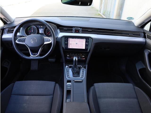 Volkswagen PASSAT Variant GTE 1.4 TSI PHEV Panodak | Camera | Elektriche kofferklep | Trekhaak | Adaptive Cruise | Getint Glas |