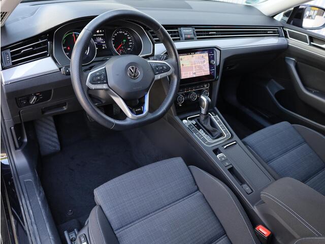 Volkswagen PASSAT Variant GTE 1.4 TSI PHEV Camera | Stoelverwarming Voor en Achter | Adaptive Cruise | Massage | Getint Glas |