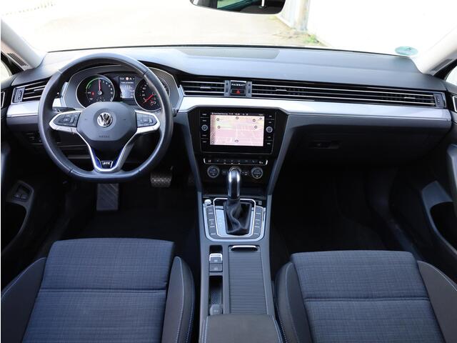 Volkswagen PASSAT Variant GTE 1.4 TSI PHEV Camera | Stoelverwarming Voor en Achter | Adaptive Cruise | Massage | Getint Glas |