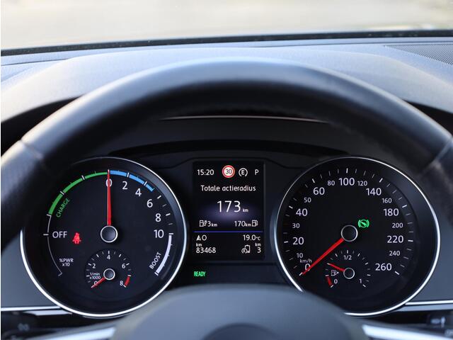 Volkswagen PASSAT Variant GTE 1.4 TSI PHEV Camera | Stoelverwarming Voor en Achter | Adaptive Cruise | Massage | Getint Glas |