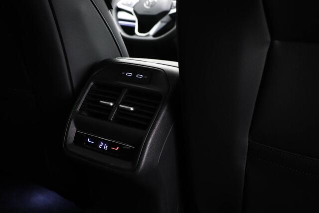 Volkswagen PASSAT Variant 1.5 eTSI Elegance Business | MASSAGE | STUURVERWARMING | PARK ASSIST