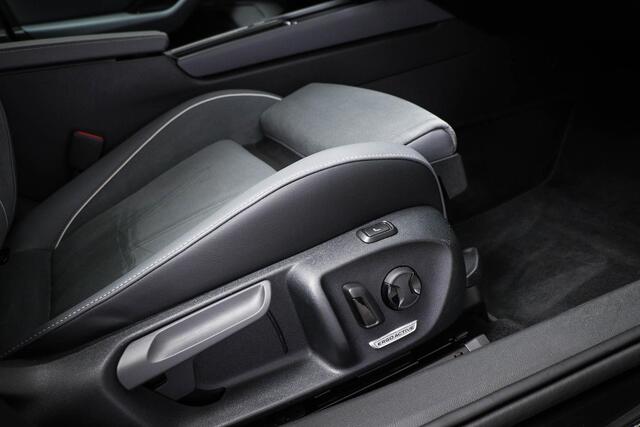 Volkswagen PASSAT Variant 1.5 eTSI Elegance Business | MASSAGE | STUURVERWARMING | PARK ASSIST