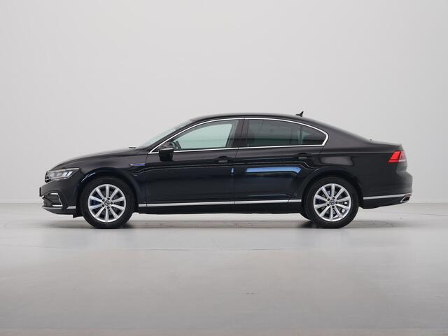 Volkswagen PASSAT 1.4 TSI PHEV GTE Business Navigatie Leder Camera Sportstoelen