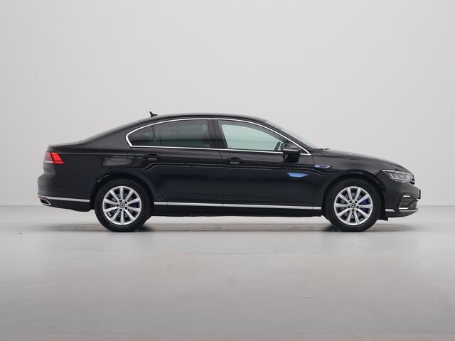 Volkswagen PASSAT 1.4 TSI PHEV GTE Business Navigatie Leder Camera Sportstoelen