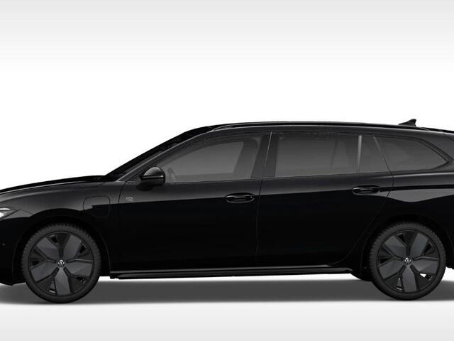 Volkswagen PASSAT Variant R-Line-Edition 1.5 eHybrid 150 kW / 204 pk | Black style | Trekhaak |