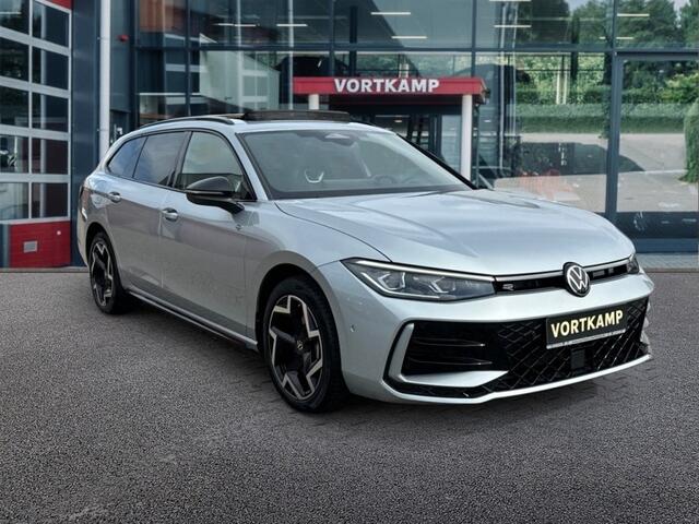 Volkswagen PASSAT 1.5 TSI DSG GTE R-LINE PANO-DAK/TREKHAAK/360-CAMERA/HenK/NAVI/ACC/HUD