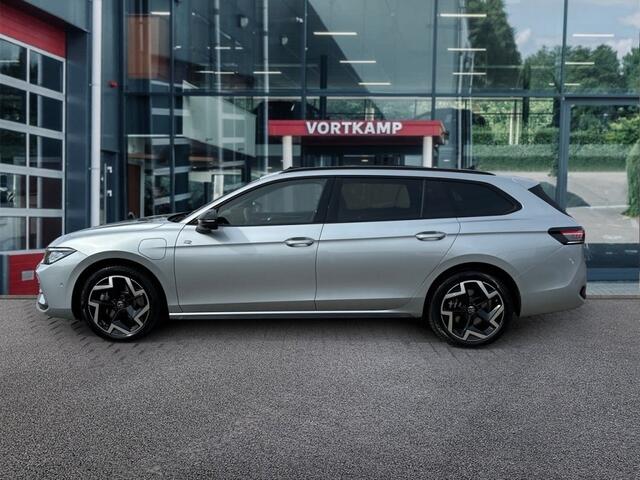 Volkswagen PASSAT 1.5 TSI DSG GTE R-LINE PANO-DAK/TREKHAAK/360-CAMERA/HenK/NAVI/ACC/HUD