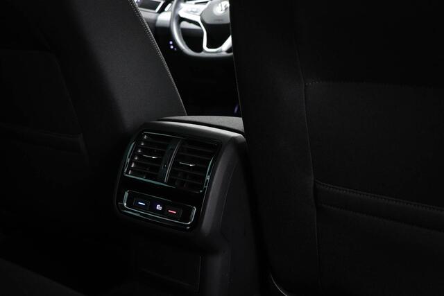 Volkswagen PASSAT 1.5 TSI Comfort Business | LED | APP CONNECT | CAMERA