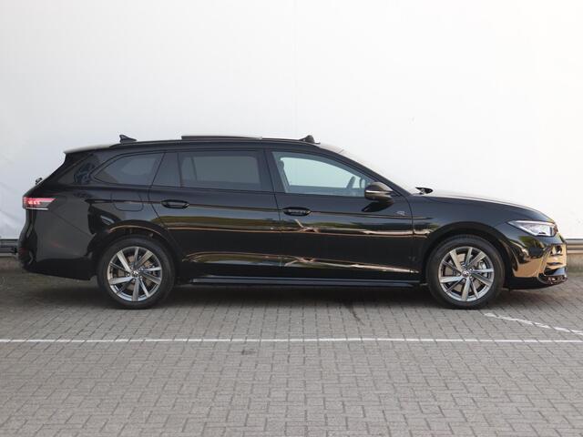 Volkswagen PASSAT Variant 1.5 eHybrid R-Line Edition | Trekhaak | Head-Up | Panoramadak | 360 Camera | Dodehoekdetectie | Matrix | Keyless |