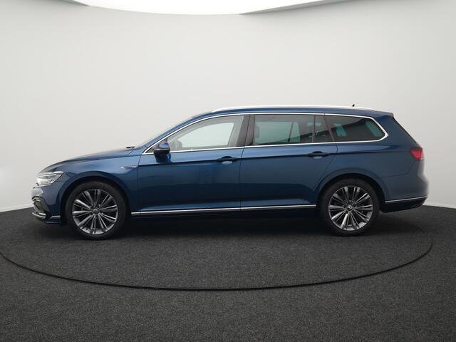 Volkswagen PASSAT Variant GTE Highline Plug In Hybrid 218pk PHEV | Trekhaak af Fabriek | Adaptive Cruise | Head Up | Lederen Sportstoelen Massage | Apple Carplay | 18"L.M | Navi Full Map |