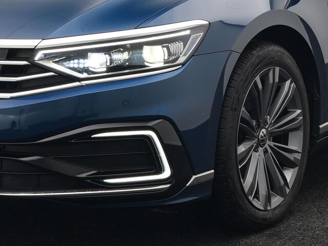 Volkswagen PASSAT Variant GTE Highline Plug In Hybrid 218pk PHEV | Trekhaak af Fabriek | Adaptive Cruise | Head Up | Lederen Sportstoelen Massage | Apple Carplay | 18"L.M | Navi Full Map |