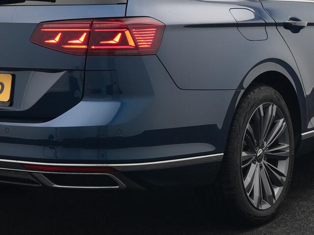 Volkswagen PASSAT Variant GTE Highline Plug In Hybrid 218pk PHEV | Trekhaak af Fabriek | Adaptive Cruise | Head Up | Lederen Sportstoelen Massage | Apple Carplay | 18"L.M | Navi Full Map |