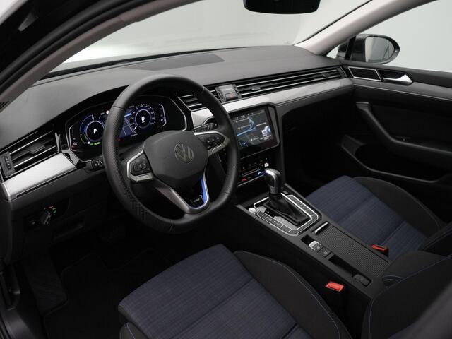 Volkswagen PASSAT Variant Business GTE 1.4 TSI 218 pk DSG PHEV | Panoramadak | Trekhaak | Geheugen-/massagestoel | Navigatie Discover Pro | Rondomzicht camera | Adaptief onderstel