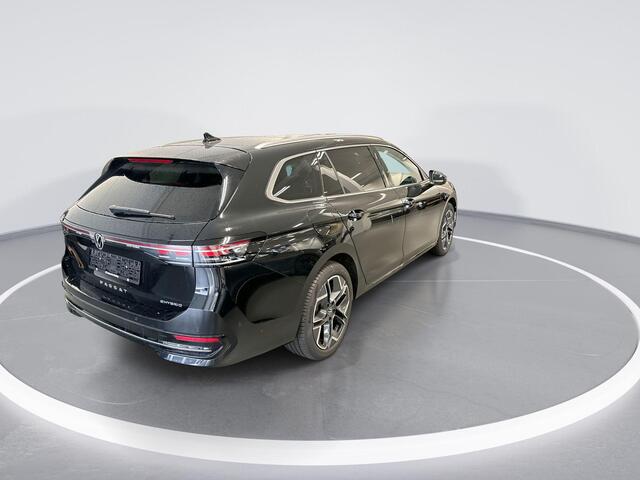 Volkswagen PASSAT Variant 1.5 204pk DSG eHybrid Elegance Business · Panoramadak · 360 Camera · Elek. Trekhaak · Stoelmassage · Stoelventilatie · 18'' Inch · Garantie t/m 05-08-2029 of 100.000km