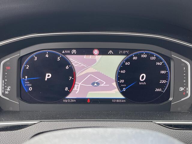 Volkswagen PASSAT Variant 1.5 TSI Elegance Business R 19"/Panoramadak/Leder/Trekhaak/Dynaudio/Keyless/Stoelverwarming/Elektrische klep/Dodehoek
