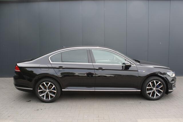 Volkswagen PASSAT 1.4 TSI GTE Highline NAVIGATIE- CAMERA - LEDEREN SPORTSTOELEN
