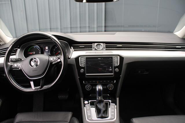 Volkswagen PASSAT 1.4 TSI GTE Highline NAVIGATIE- CAMERA - LEDEREN SPORTSTOELEN